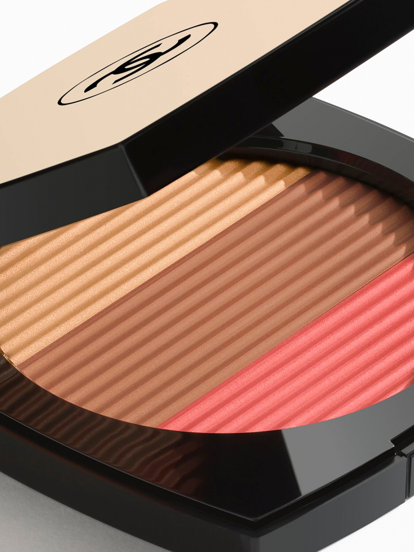 Les Beiges Radiant Bronzing Powder