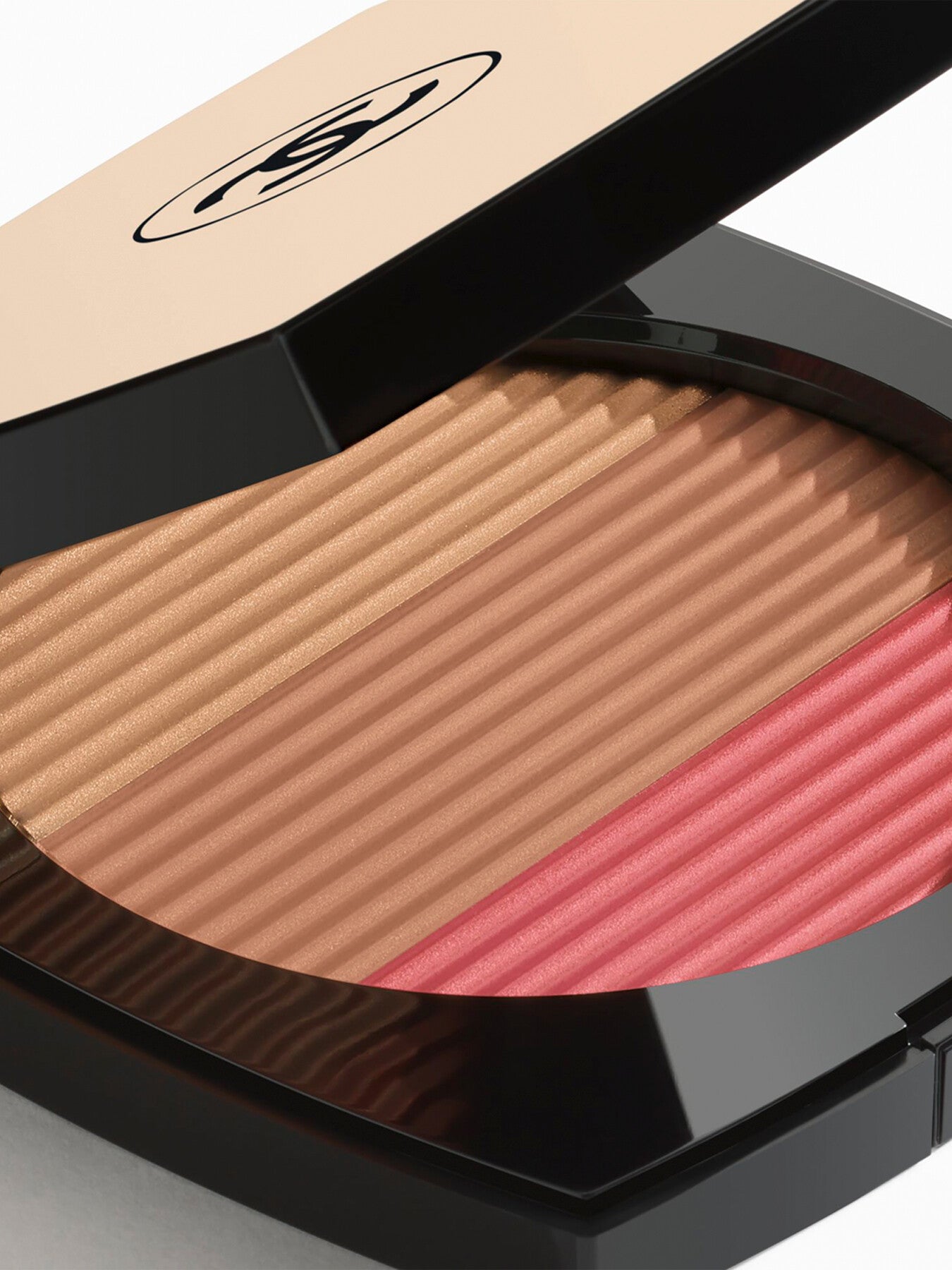 Les Beiges Radiant Bronzing Powder