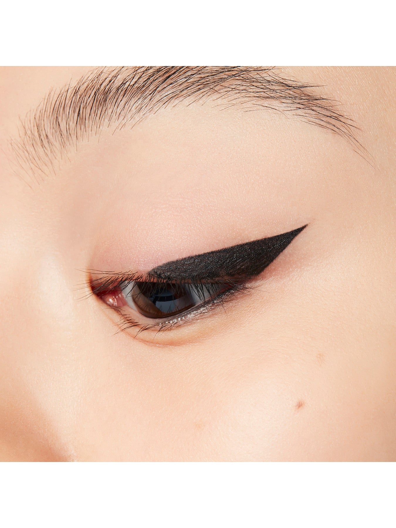 Exquisite Gel Eyeliner: Intense Color Infusion
