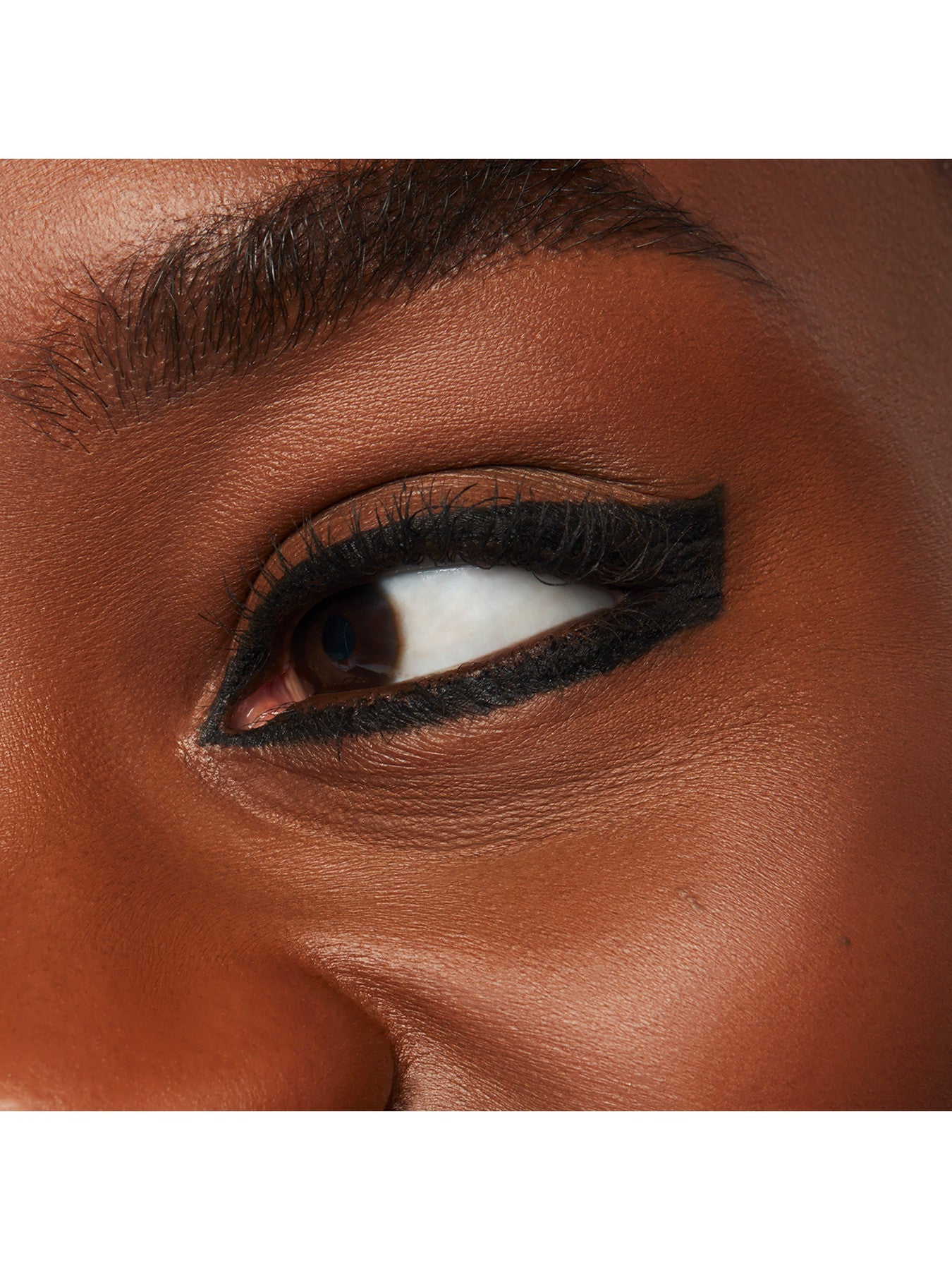 Exquisite Gel Eyeliner: Intense Color Infusion