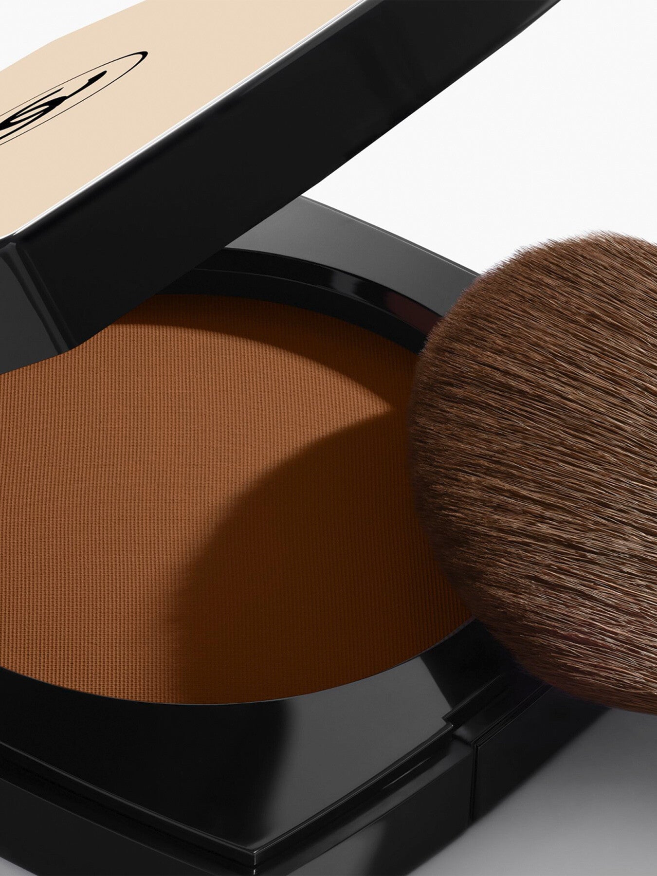 Les Beiges Radiant Glow Illuminating Powder