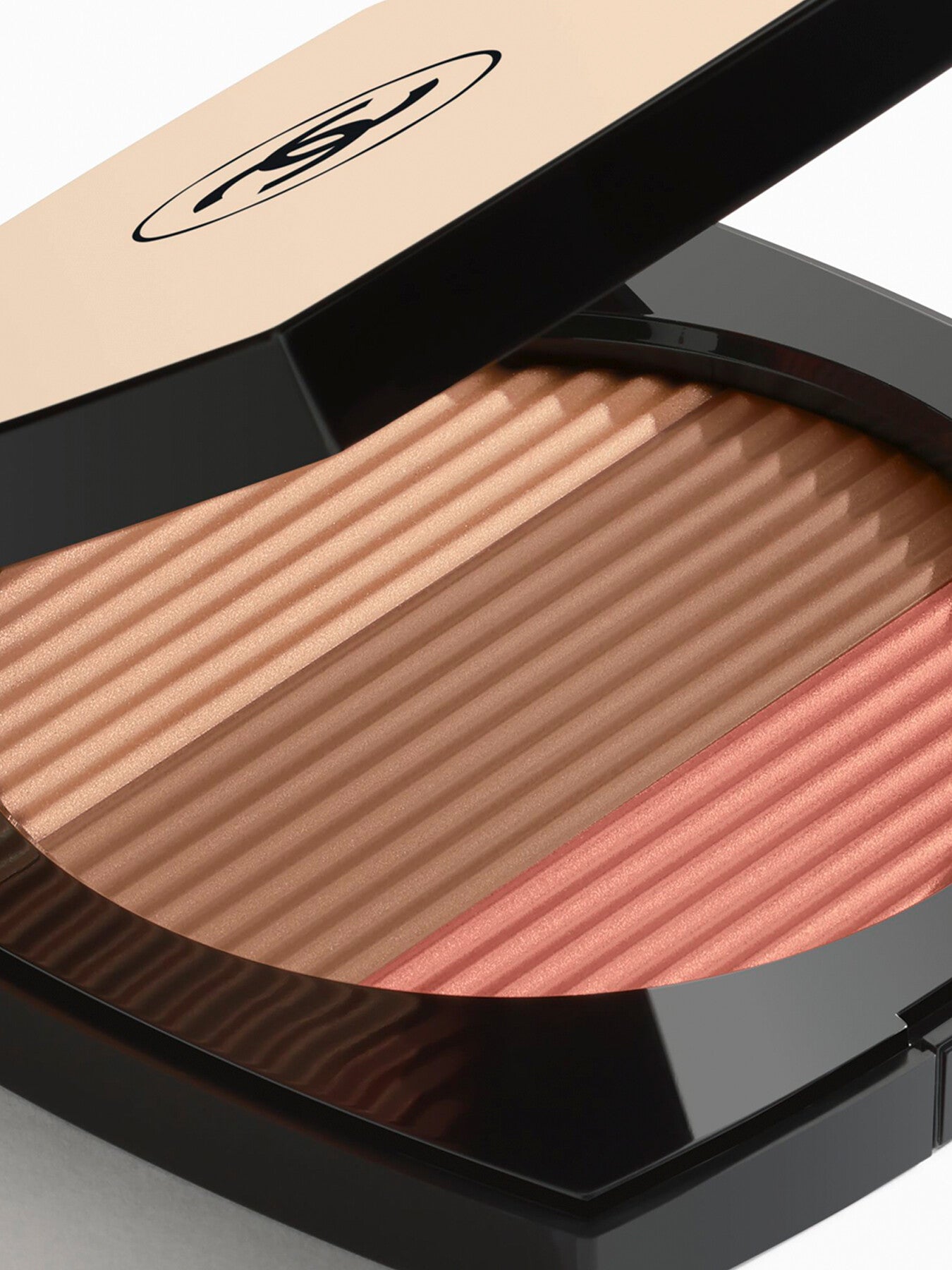 Les Beiges Radiant Bronzing Powder