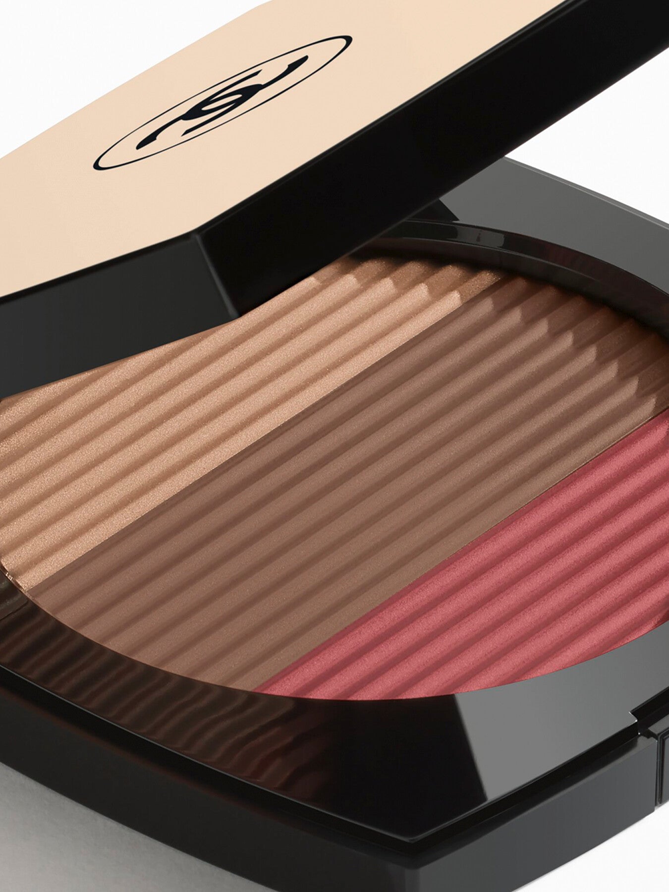 Les Beiges Radiant Bronzing Powder