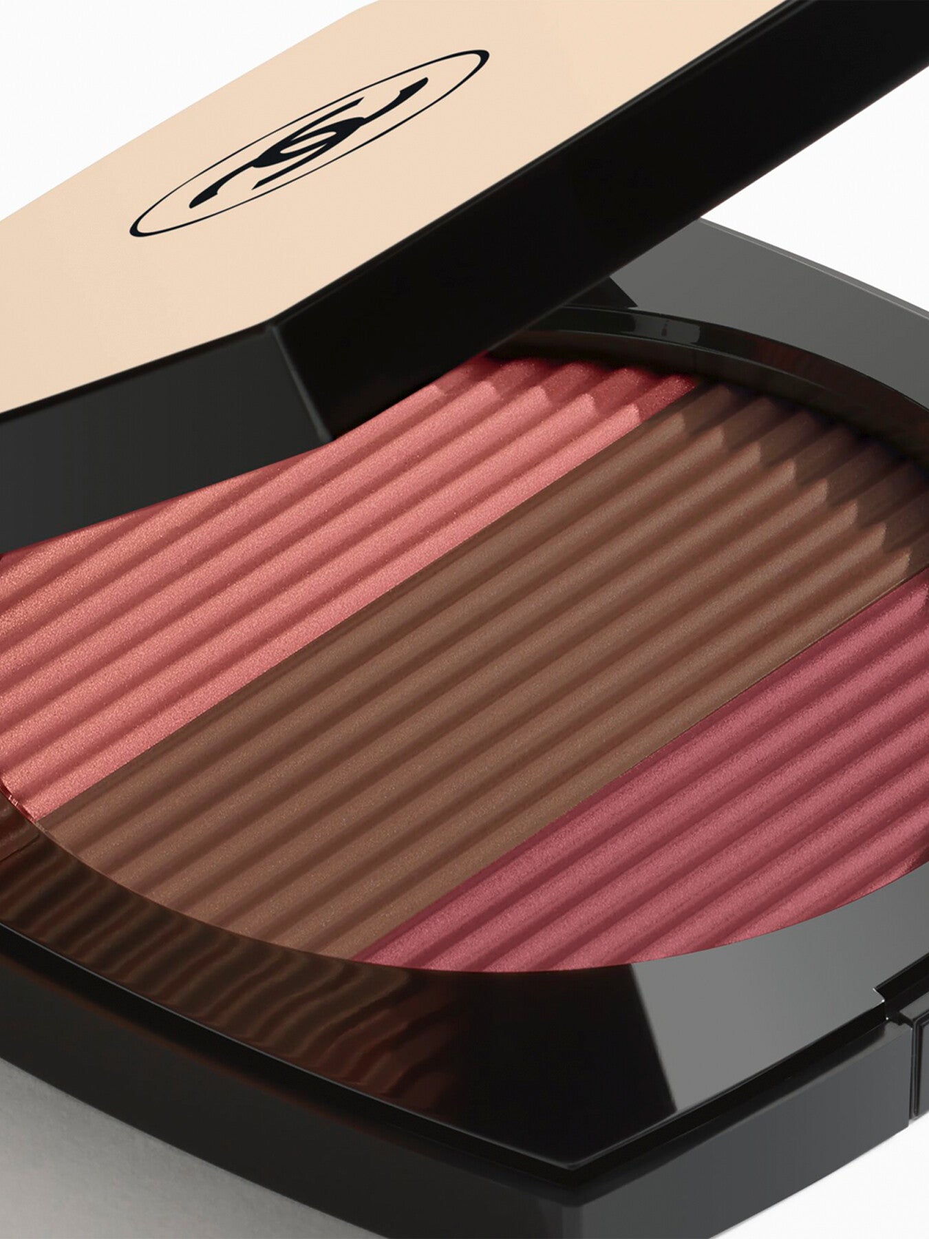 Les Beiges Radiant Bronzing Powder