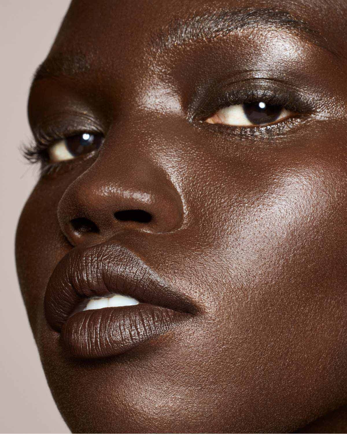 Ilegal Stunna Lip Elixir: Luxe Longwear Fluid Color